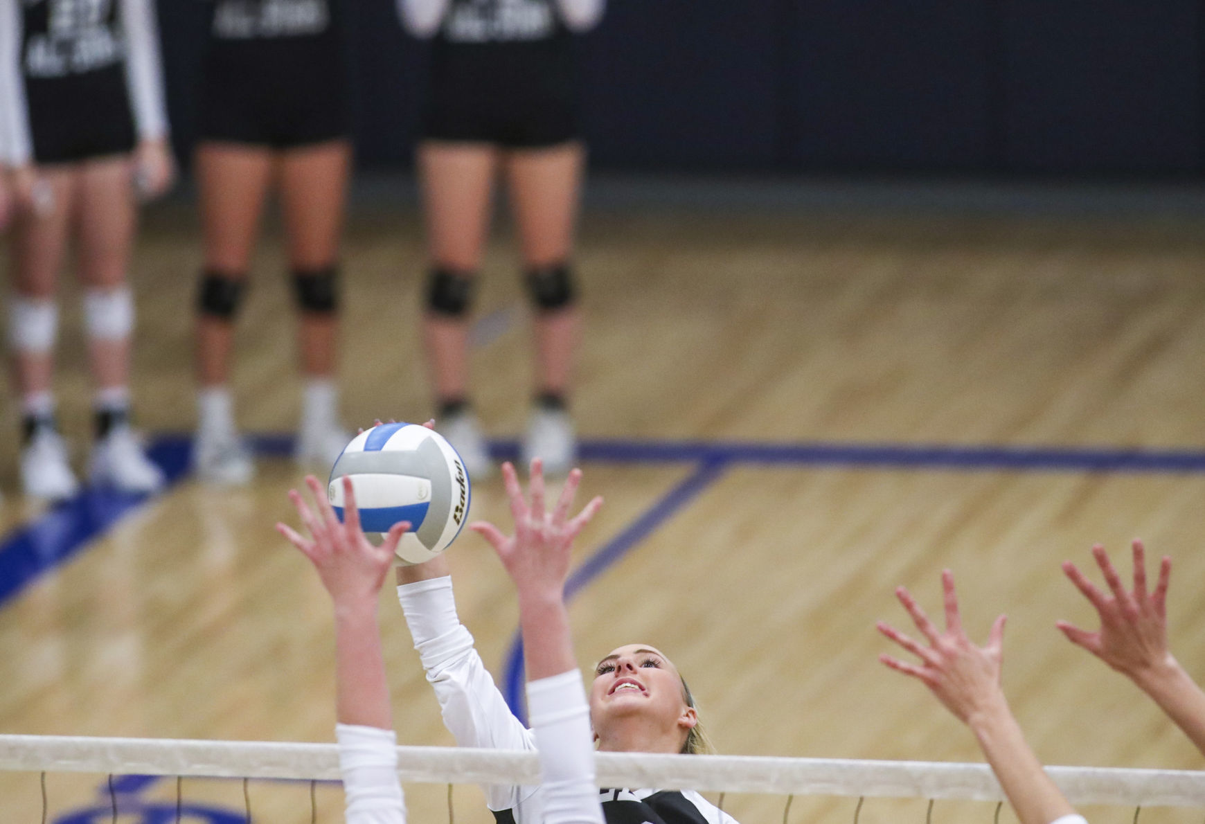 111918-volleyball-029